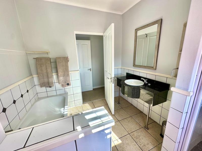 To Let 4 Bedroom Property for Rent in Pinnacle Point Golf Estate Western Cape